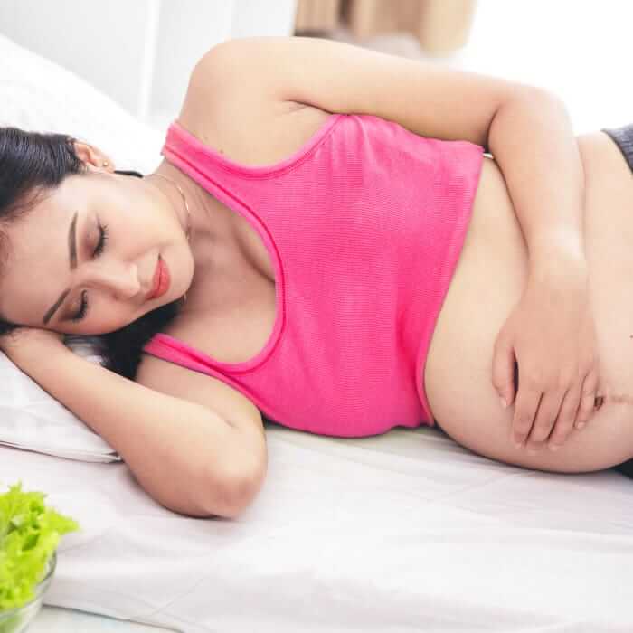 Dies ist die empfohlene Schlafposition während der Schwangerschaft