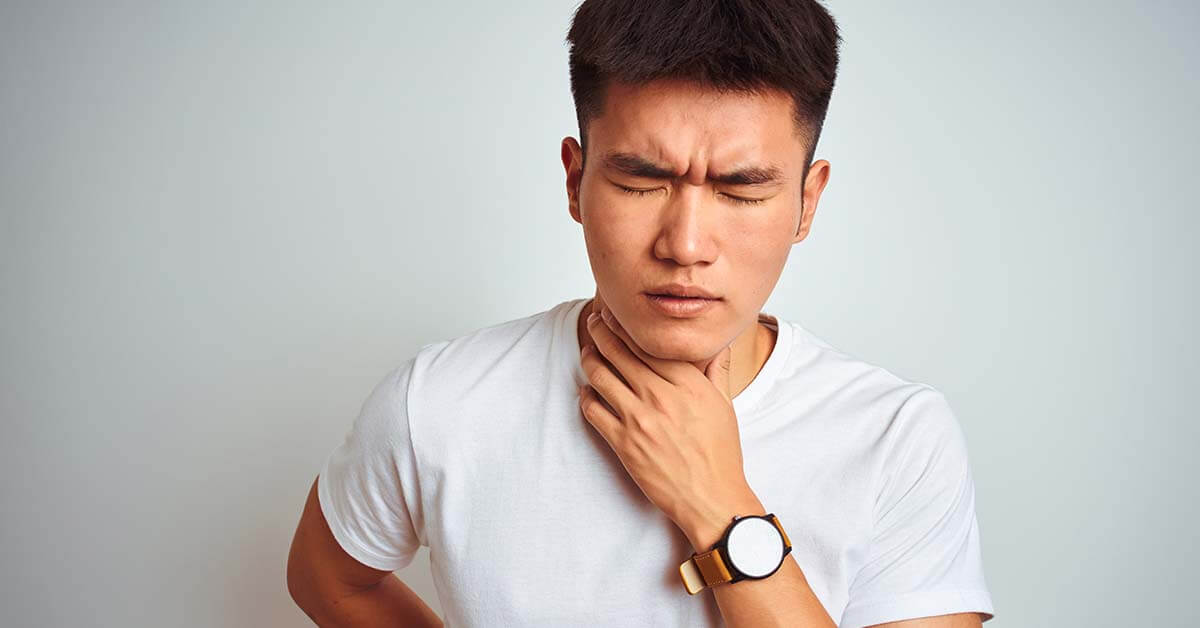 Las amígdalas inflamadas producen dolor de garganta