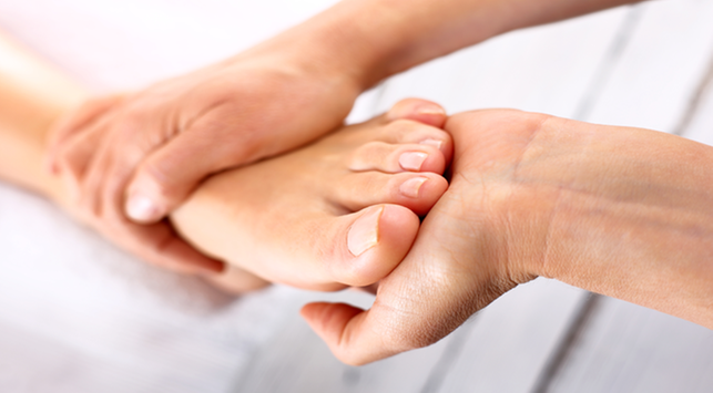 Quelles sont les causes des picotements dans les mains et les pieds ? Voici la réponse
