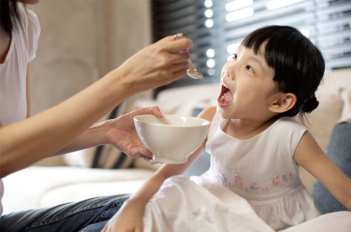 Ist es in Ordnung, weißen Reis durch Shirataki für Kinder zu ersetzen?