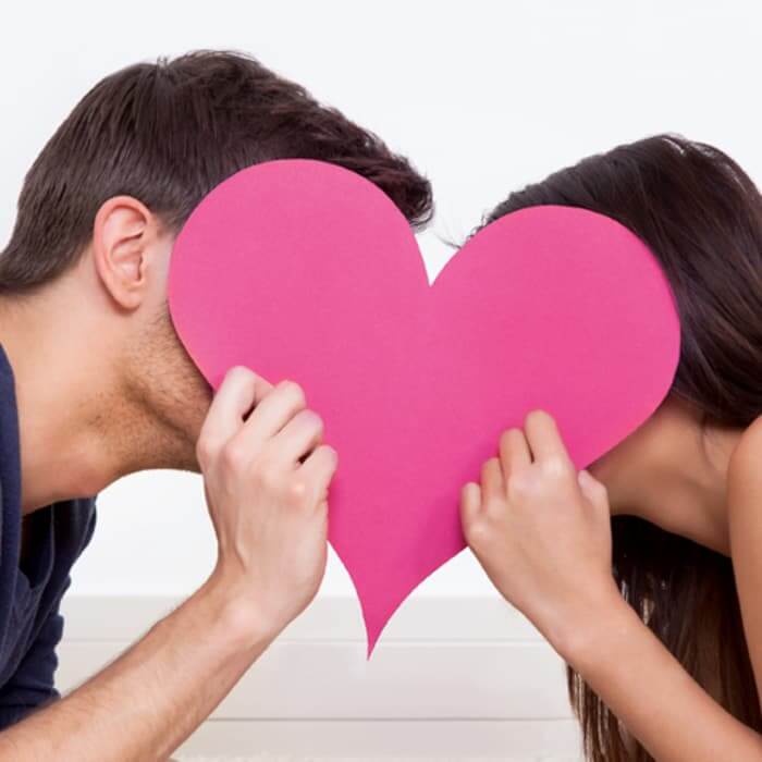 Признайте преимущества поцелуев для вашего здоровья и вашего партнера