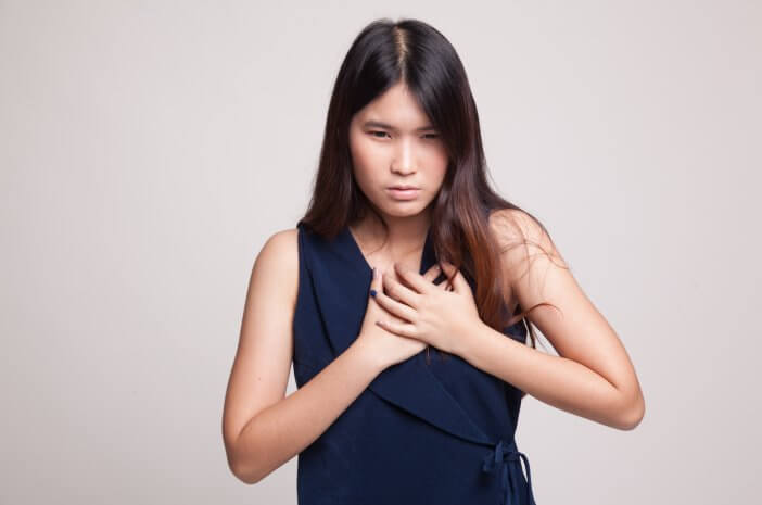 Apparaît avant une crise cardiaque, qu'est-ce que l'angine de poitrine ?