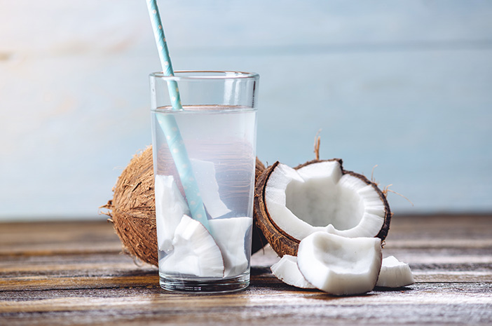 Чи може кокосова вода дійсно полегшити менструальний біль?
