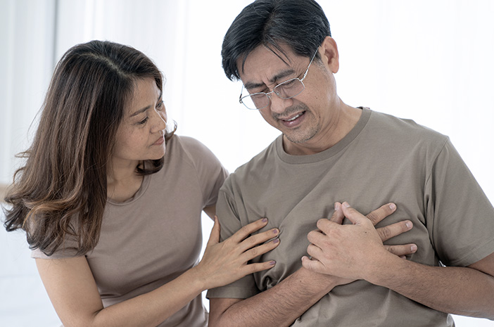 Upplever återkommande bröstsmärtor, vad orsakar det?