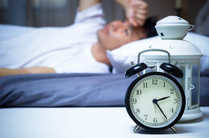 Både sömnstörningar, detta skiljer sig från sömnlöshet och parasomni
