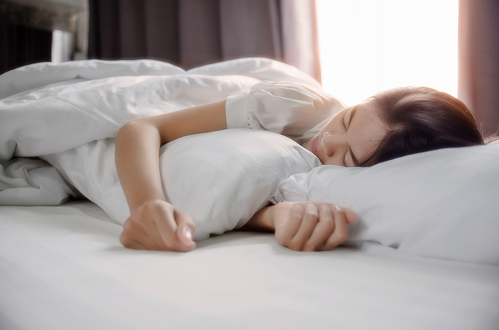10 Tipps, um das Schnarchen im Schlaf loszuwerden