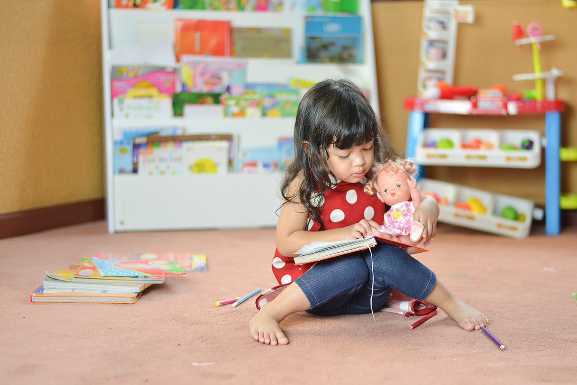 A quel âge les enfants doivent-ils commencer à apprendre à lire ?