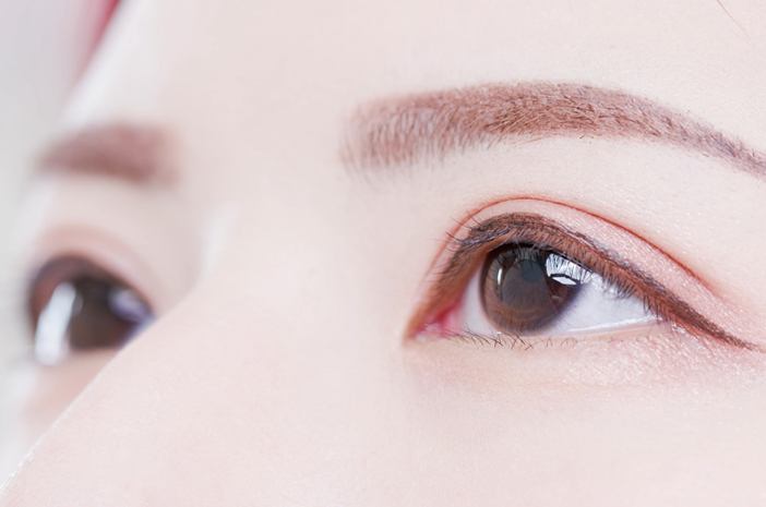 Olika medicinska tillstånd som orsakar ryckningar i höger ögonbryn