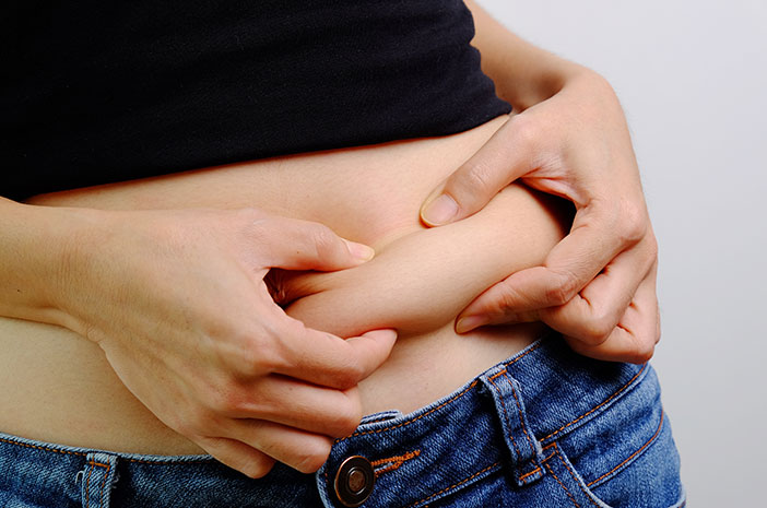 Hoe een opgezwollen maag effectief te verkleinen na de bevalling?