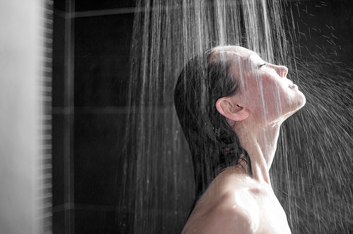 Toma una ducha fría o agua caliente, ¿cuál es mejor?