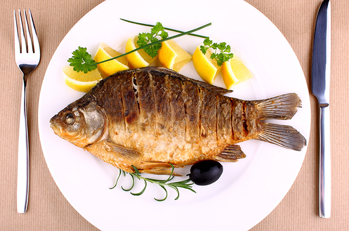 Tipos de pescado que son seguros para las personas con gota