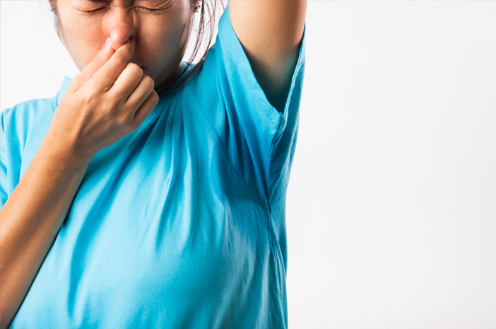 5 sätt att bli av med lukt i armhålan